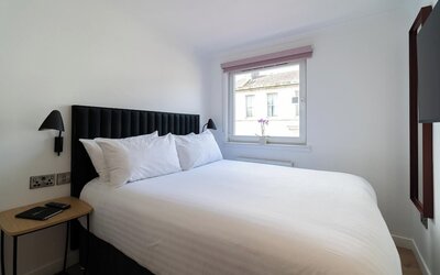 PREMIER SUITES Edinburgh Fountain Court