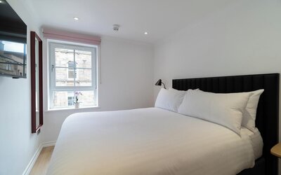 PREMIER SUITES Edinburgh Fountain Court