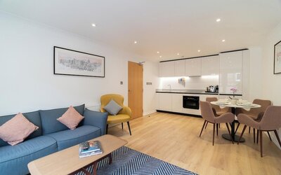 PREMIER SUITES Edinburgh Fountain Court