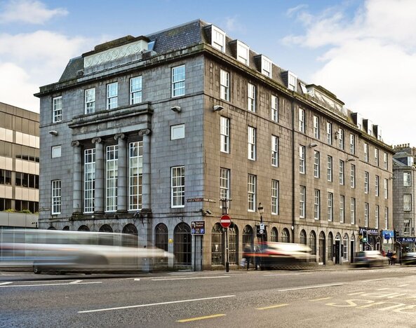 Royal Athenaeum Suites