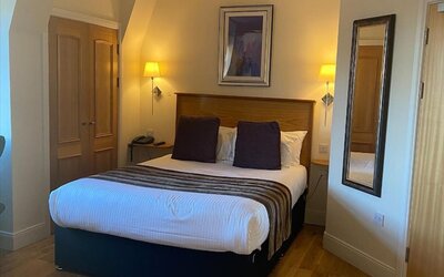 Royal Athenaeum Suites