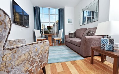 Royal Athenaeum Suites