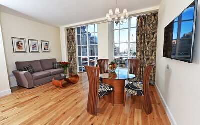Royal Athenaeum Suites