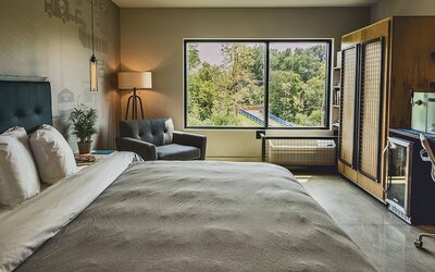 Royal Athenaeum Suites