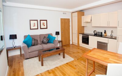 Royal Athenaeum Suites