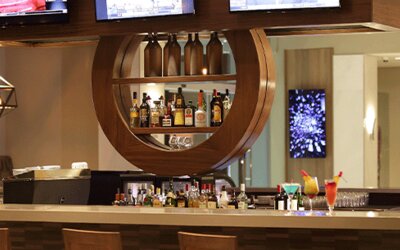 Stylish hotel bar offering a full beverage selection, comfortable seating, and a modern social atmosphere at Crowne Plaza Panama Airport.