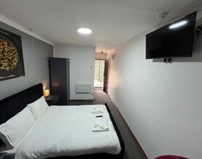 King guest room with comfortable bed, flat-screen television, and contemporary furnishings at Stay Inn Express.