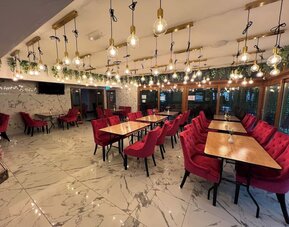 Stylish dining area with elegant lighting, comfortable seating, and contemporary décor at Stay Inn Express.