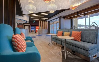 Stylish lobby lounge with modern seating, designer lighting, and inviting social spaces at Tru By Hilton Lithia Springs.