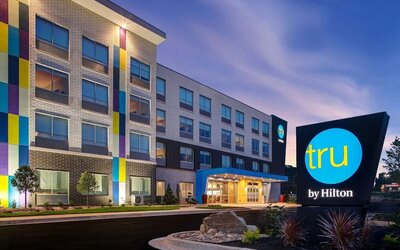 Hotel exterior with modern architecture and welcoming entrance at Tru By Hilton Lithia Springs.