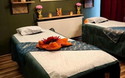 Twin spa treatment room designed for relaxing wellness experiences at Hotel Seven.