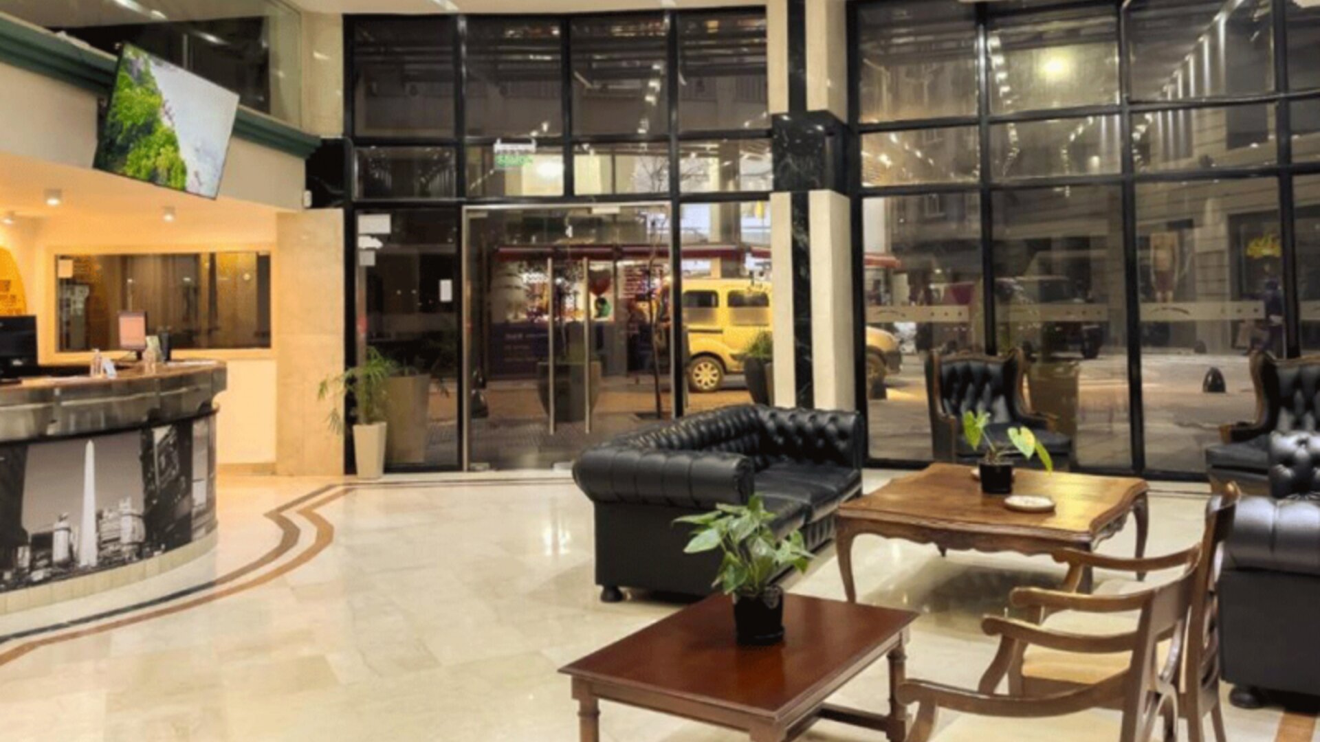 Main hotel lobby and reception area with elegant marble flooring, comfortable seating, and a welcoming atmosphere for arriving guests at HR Plaza Luxor.