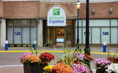 Main entrance to Holiday Inn Express Toronto Downtown with convenient downtown access.