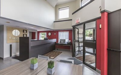 Bright and welcoming hotel lobby with reception desk and comfortable seating at Comfort Inn Sydney.