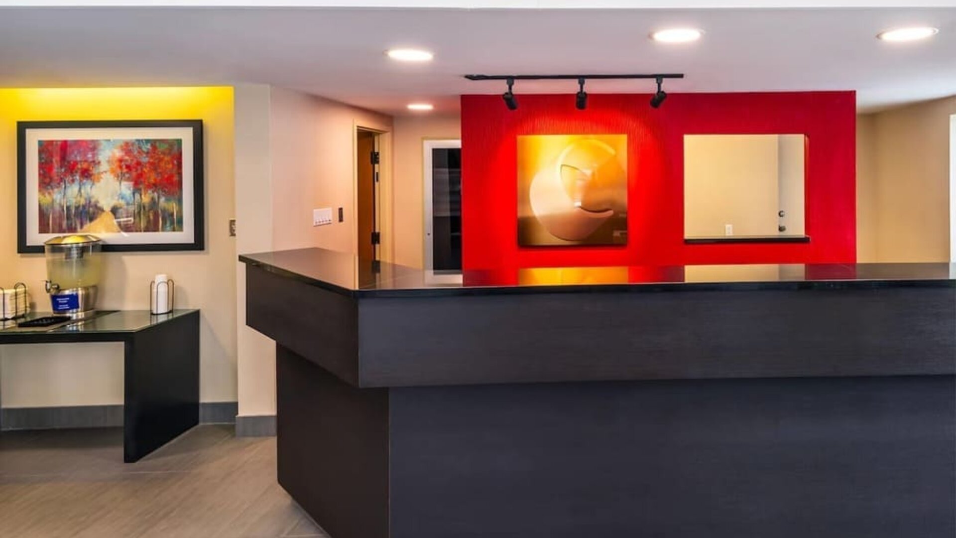 Hotel reception desk at Comfort Inn Sept-Iles.