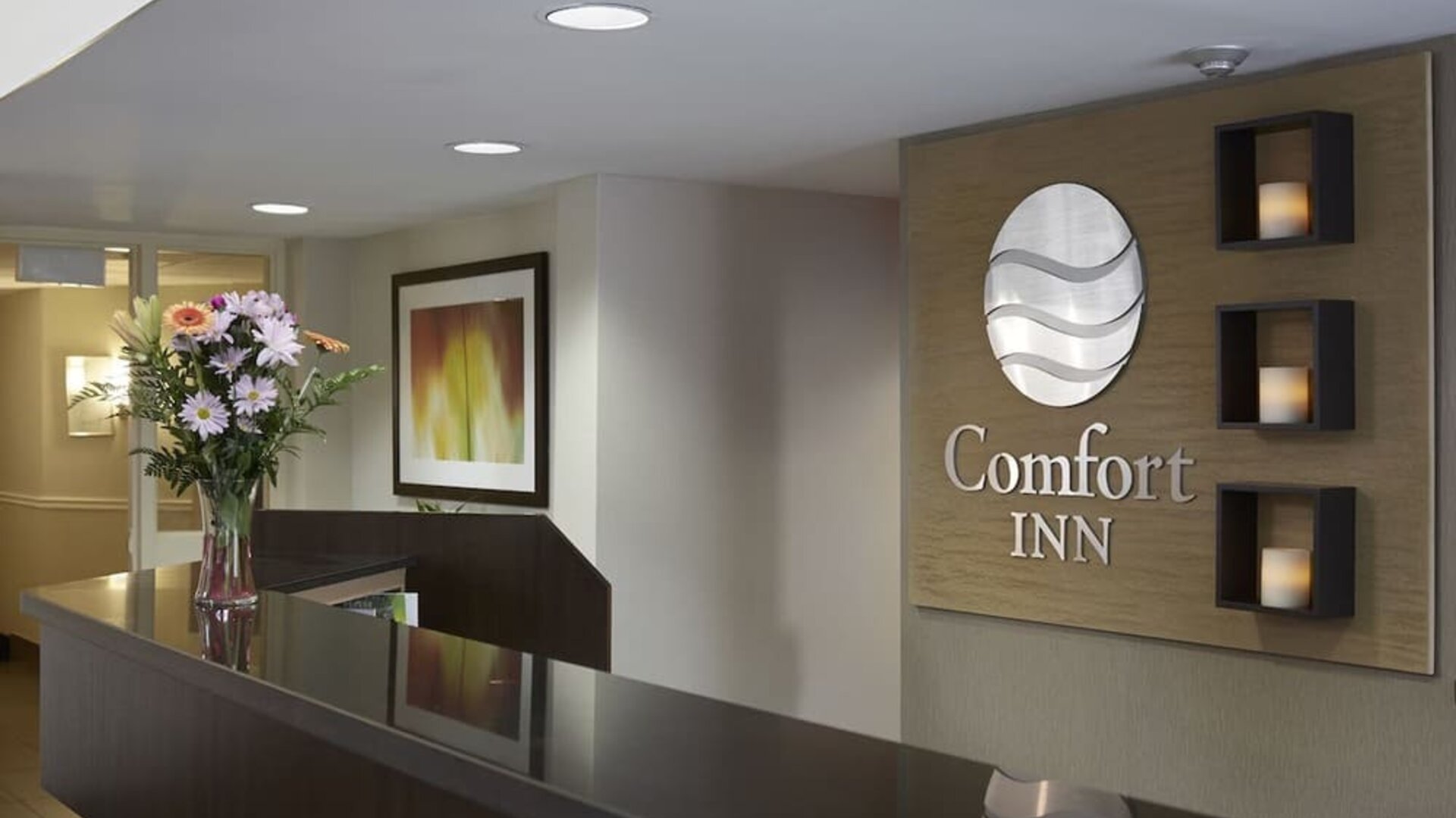 Reception desk with Comfort Inn signage at Comfort Inn Sept-Iles.