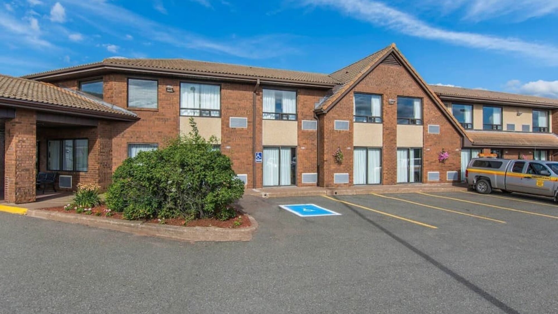 Exterior view of Comfort Inn New Glasgow.
