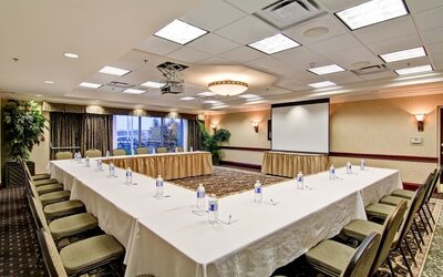 Conference room with U-shaped seating and presentation screen at Hampton Inn & Suites By Hilton Guelph.
