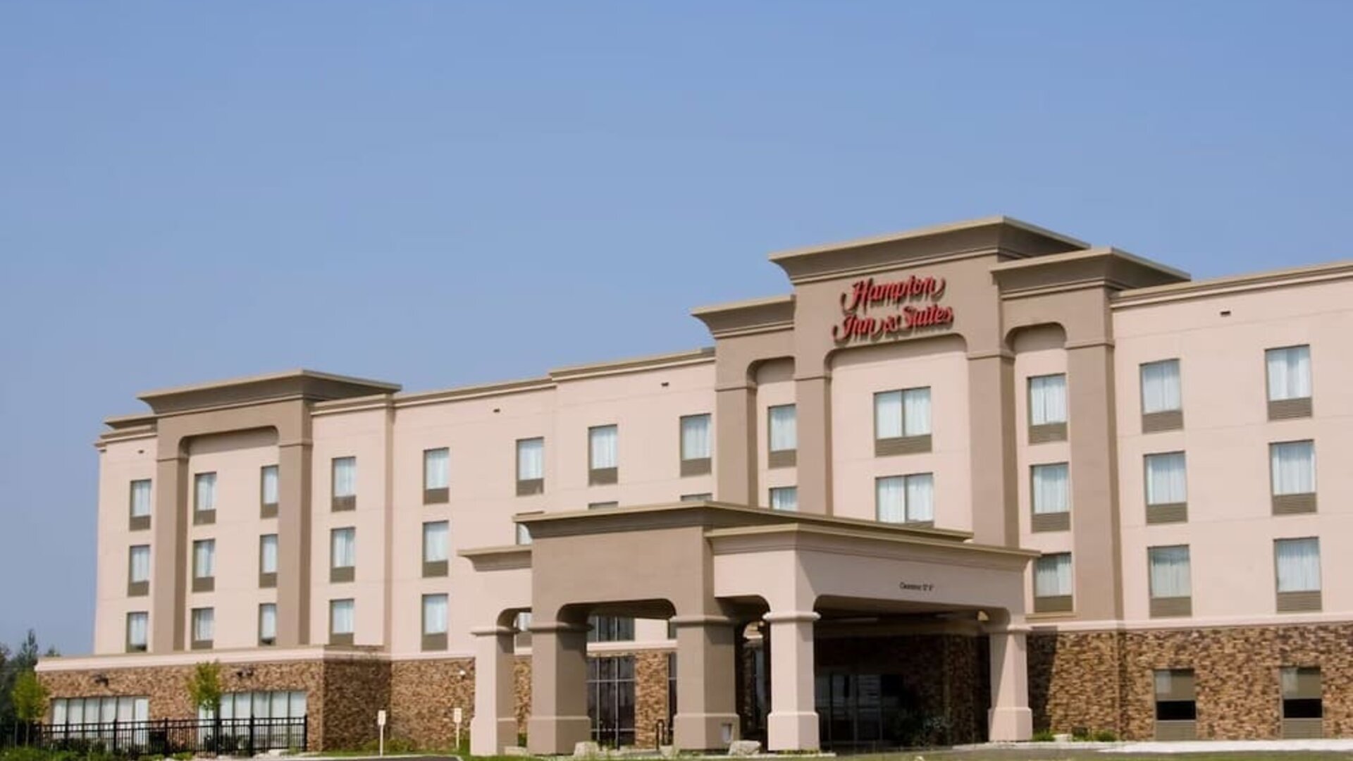 Exterior view of Hampton Inn & Suites By Hilton Guelph.