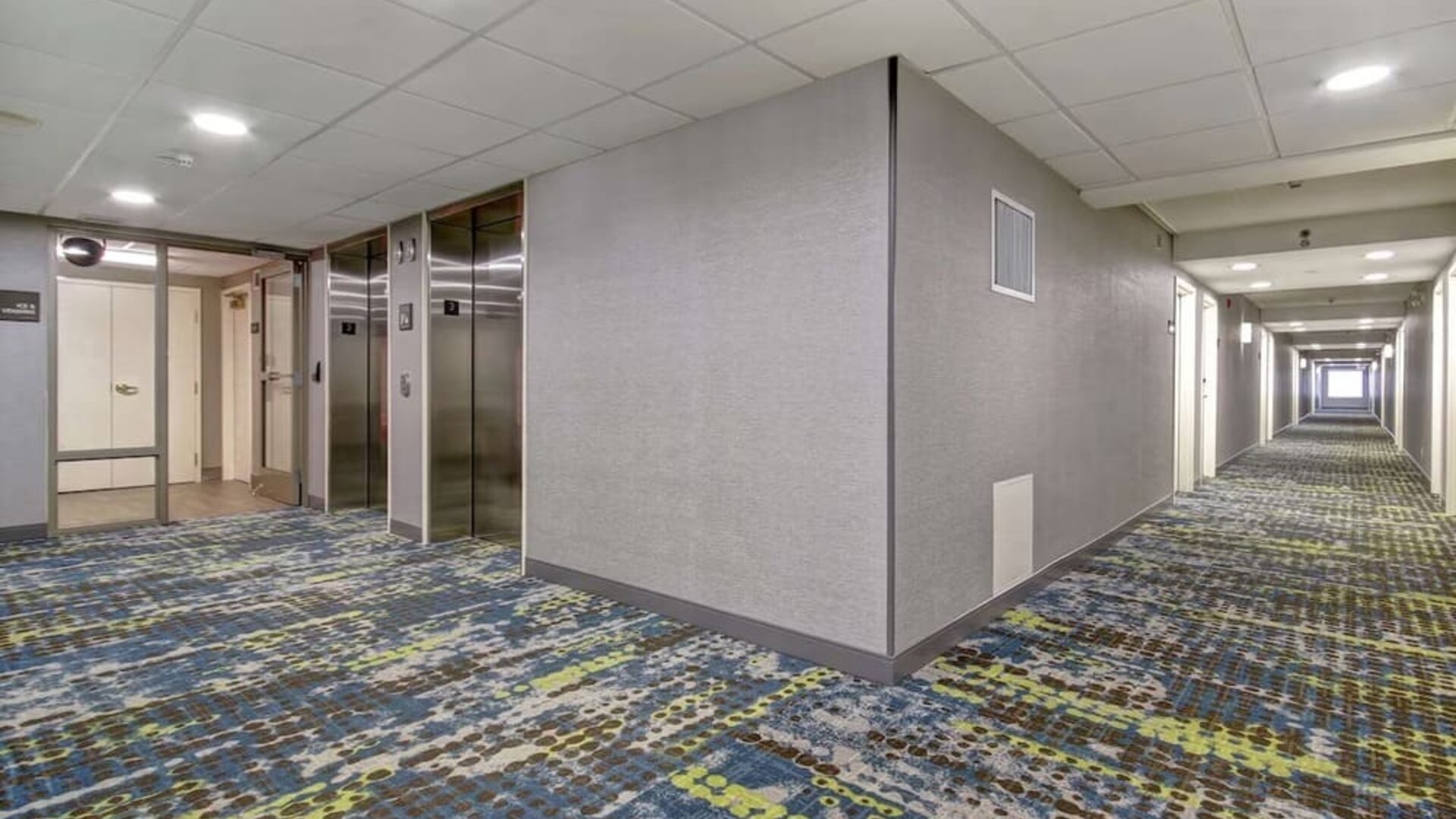 Hotel hallway with elevator access at Hampton Inn & Suites By Hilton Guelph.