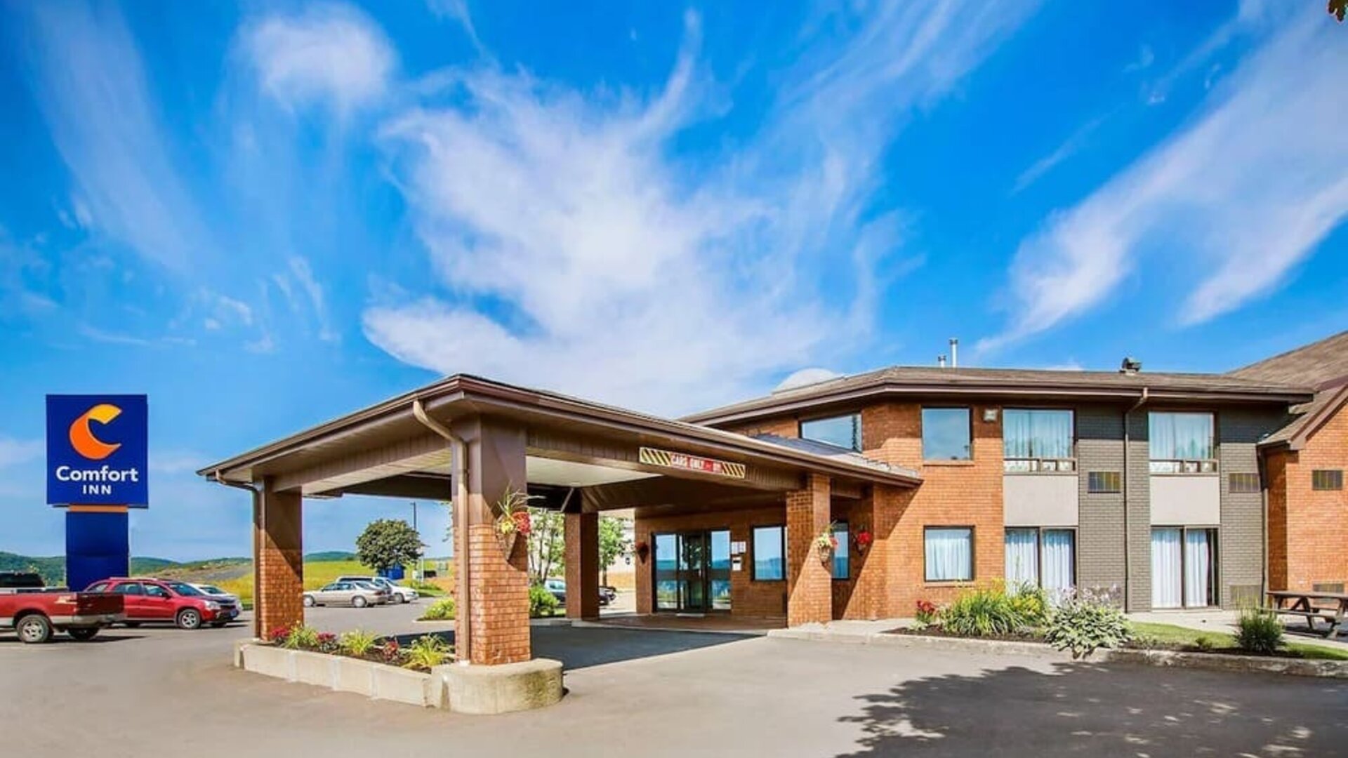 Exterior entrance of Comfort Inn Regina.