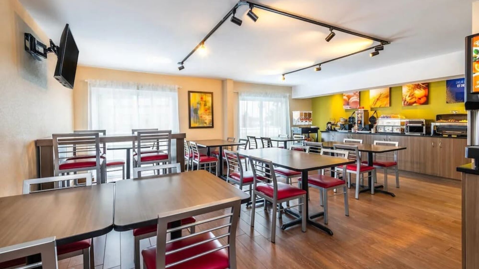 Breakfast dining area with buffet service at Comfort Inn Regina.