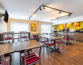 Breakfast dining area with buffet service at Comfort Inn Regina.