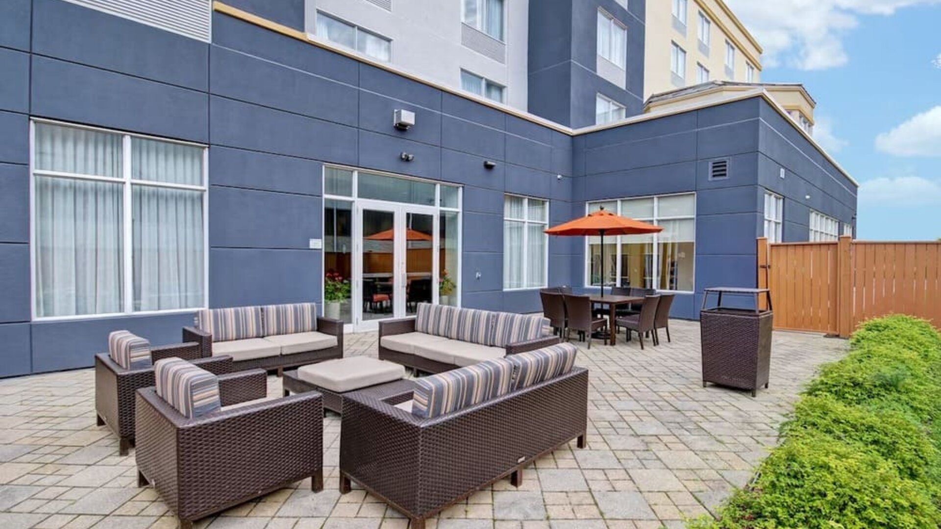 Outdoor seating available at Fairfield By Marriott Guelph.