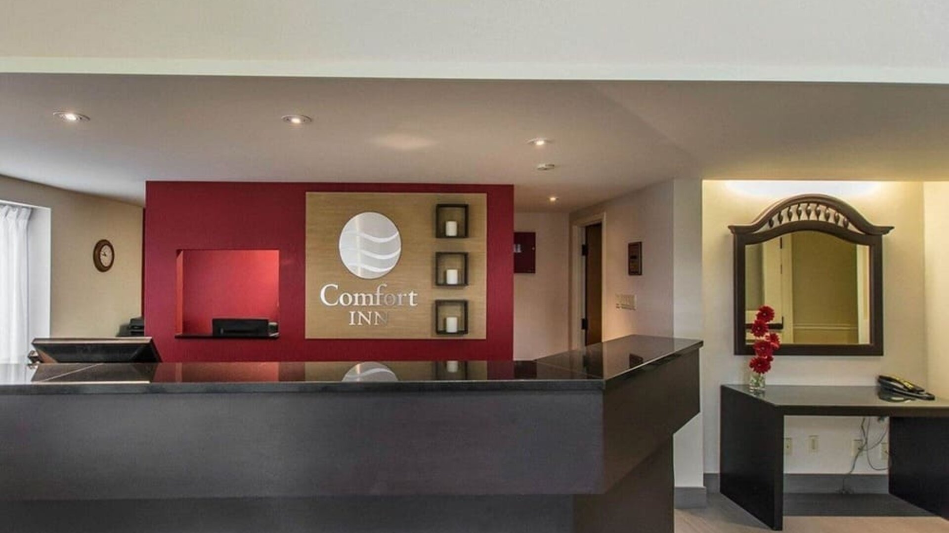 Hotel reception desk at Comfort Inn Val D'Or.