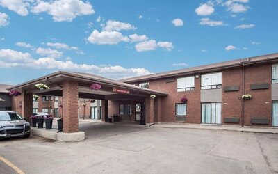 Hotel exterior with covered entrance at Comfort Inn Edmonton West.