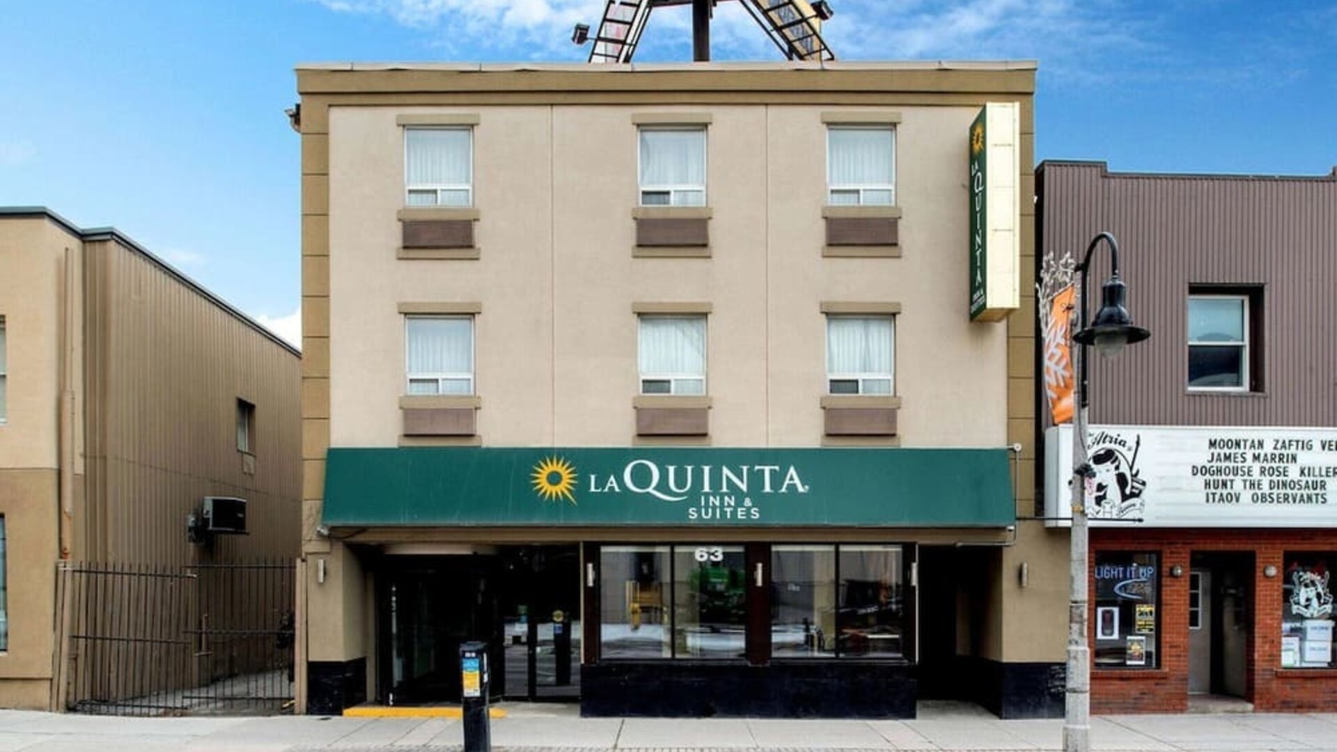 Exterior entrance of La Quinta Inn & Suites By Wyndham Oshawa.