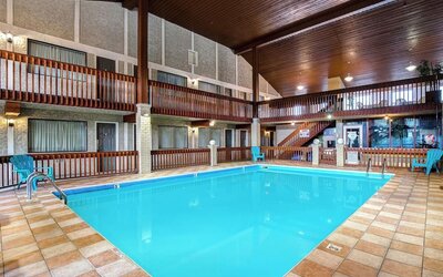 Indoor swimming pool at Days Inn Vernon.