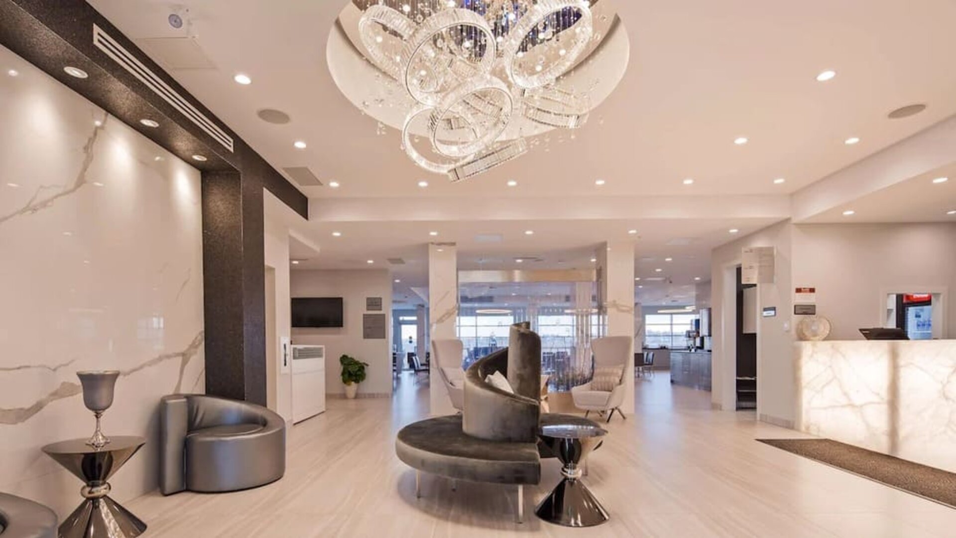 Hotel lobby with lounge area at Executive Residency By Best Western.