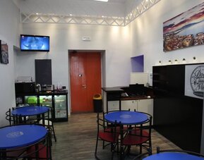 Reception and breakfast area with seating, beverage station and coffee machine at Dolce Vita Rooms & Breakfast.