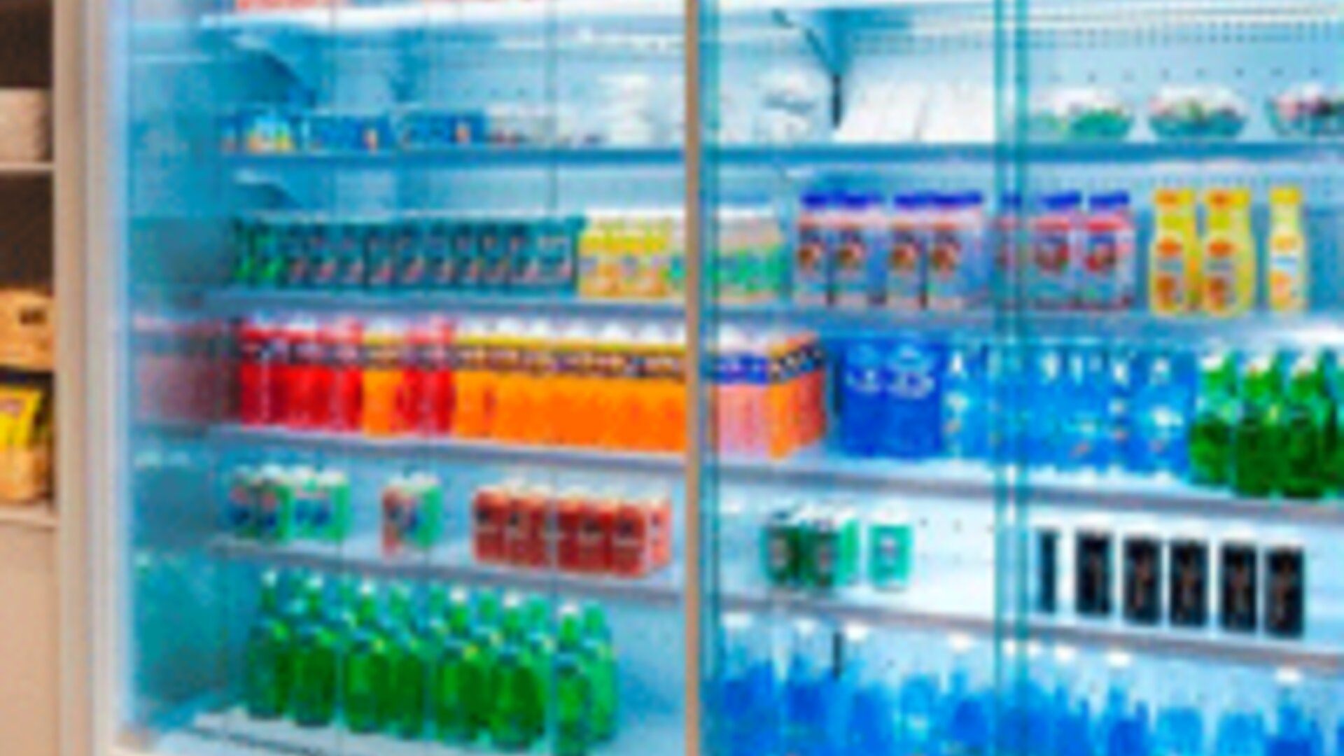 Hotel convenience shop offering a selection of snacks, beverages and refreshments at Crowne Plaza Panama.