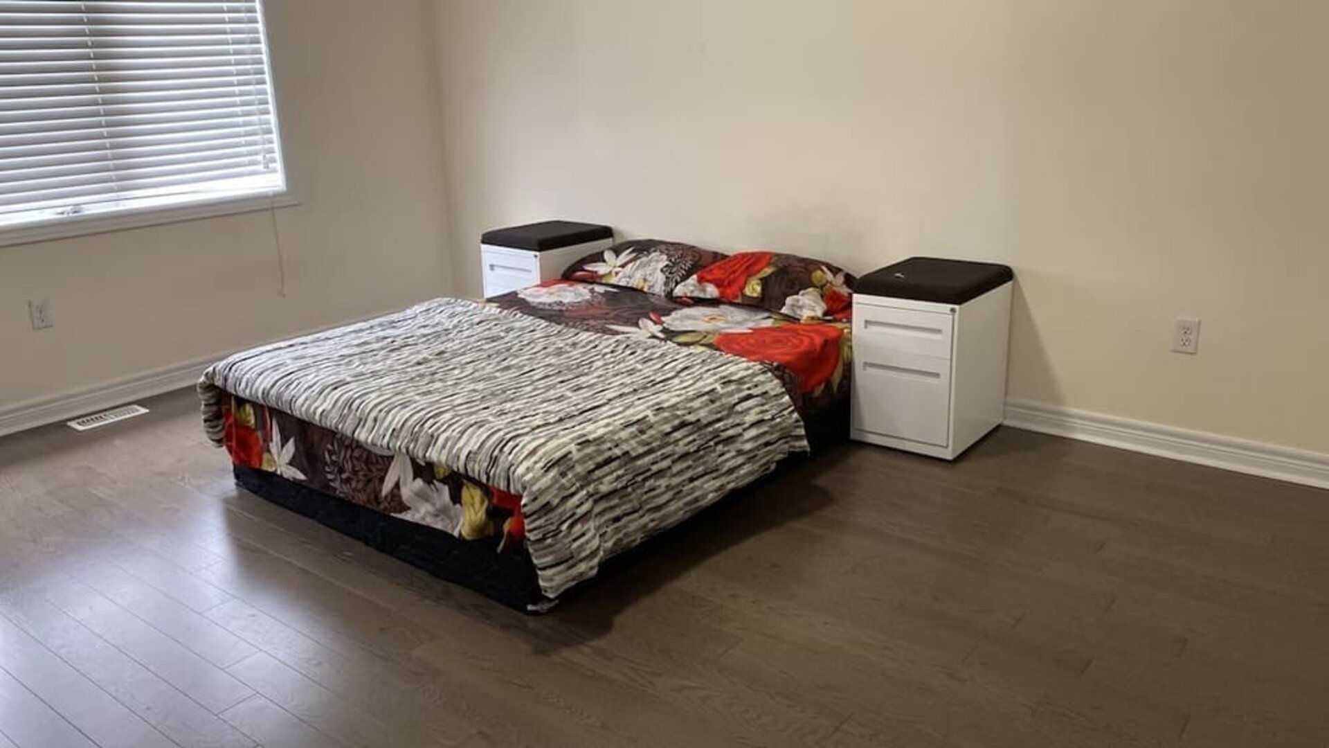 Spacious day room at Home Stay Canada.