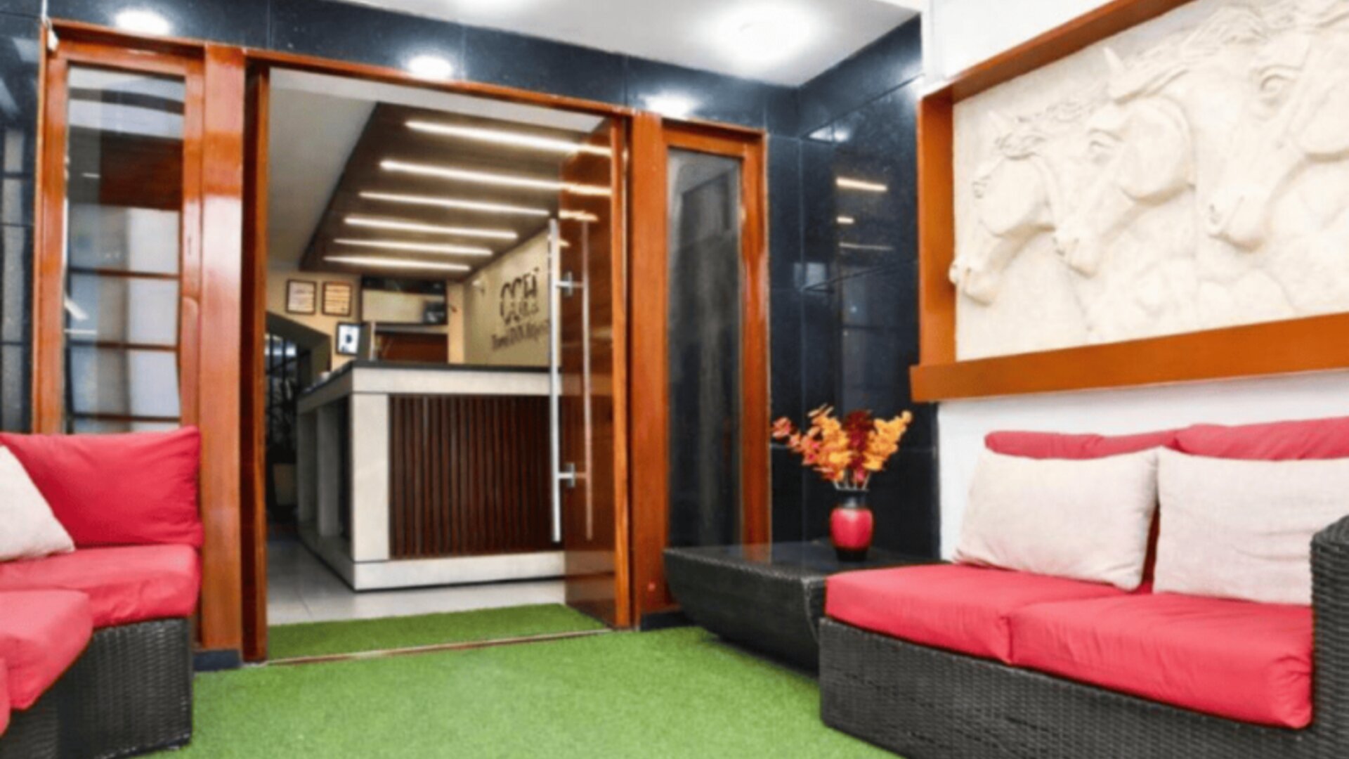 Hotel CGH Travel INN Airport