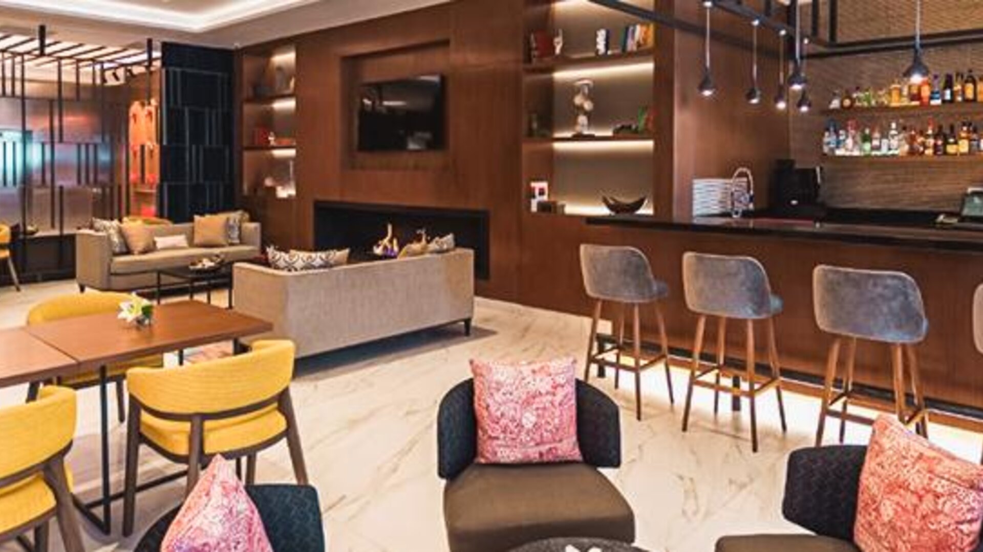 Lounge and bar area at NH Collection Mexico City Centro Histórico featuring bar seating, comfortable lounge furniture and contemporary décor.