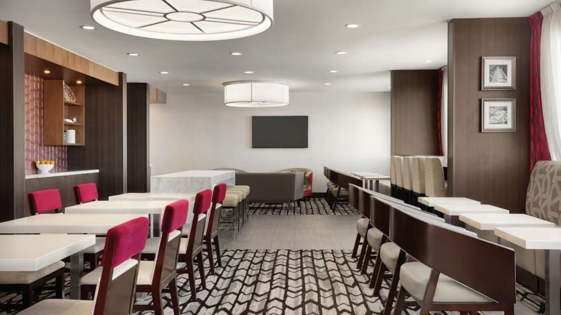 Executive lounge perfect for co-working  at the Double Tree Toronto Airport West.