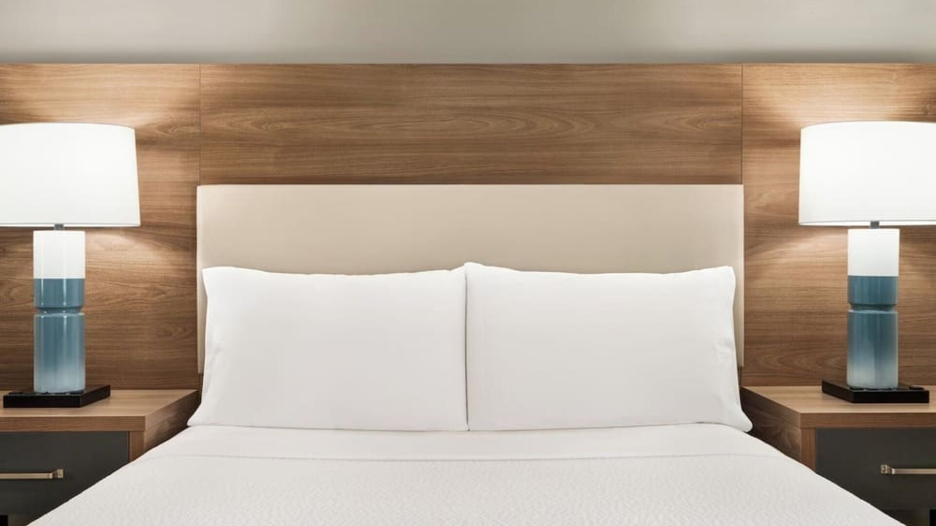 Guest room featuring a plush king-size bed, contemporary furnishings and bedside lighting for a comfortable stay at Candlewood Suites Boise.
