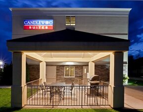 Outdoor terrace featuring covered seating and barbecue facilities for relaxing and outdoor dining at Candlewood Suites Boise.