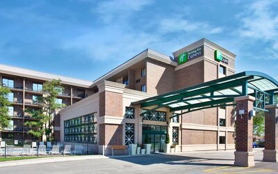 Exterior view showcasing the hotel's entrance, covered porte cochère, and contemporary architecture at Holiday Inn Express Rolling Meadows-Schaumburg.