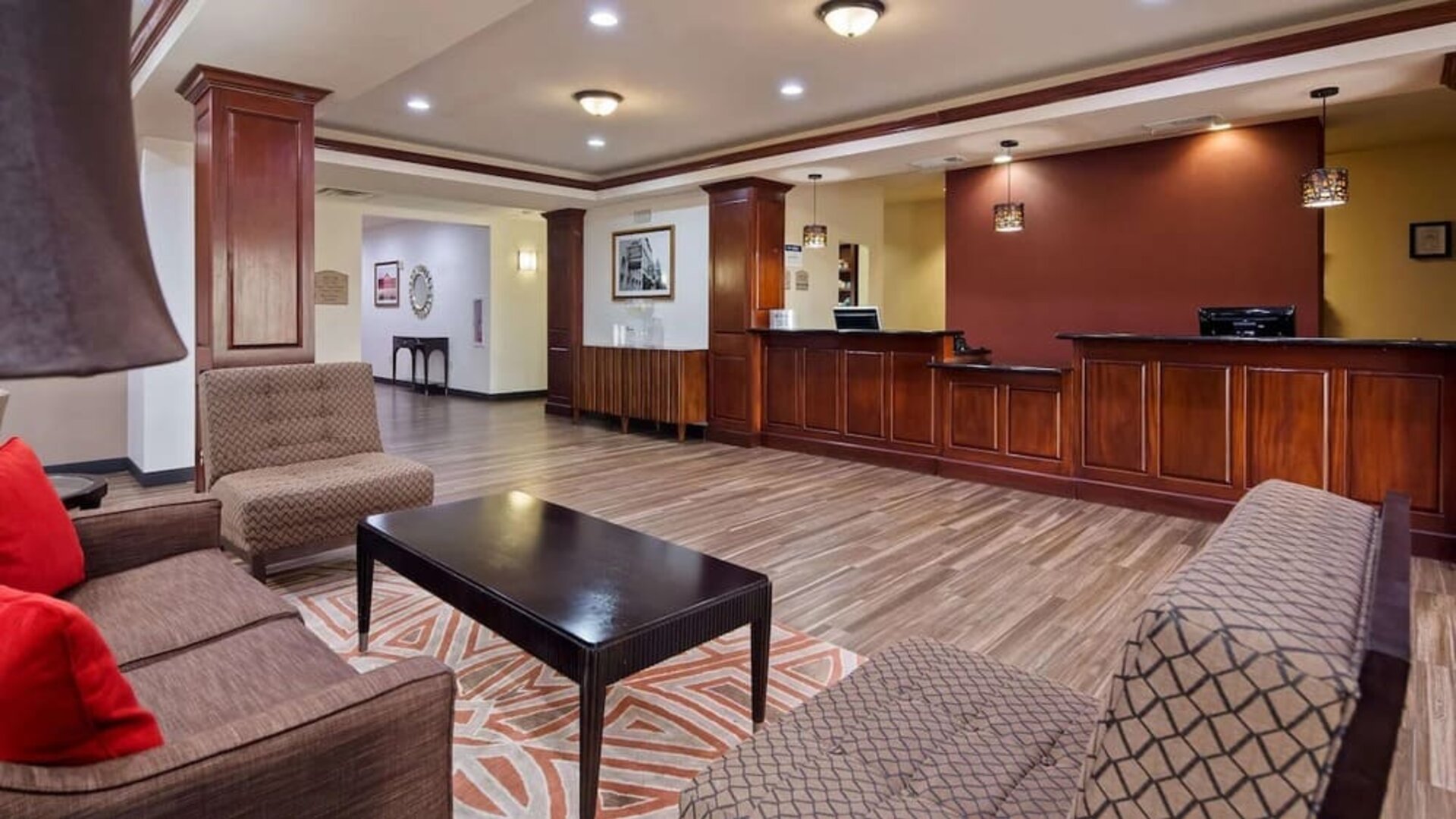 Welcoming reception and lobby area featuring comfortable seating, wood-panelled front desk, and contemporary flooring at Best Western Granbury Inn & Suites.
