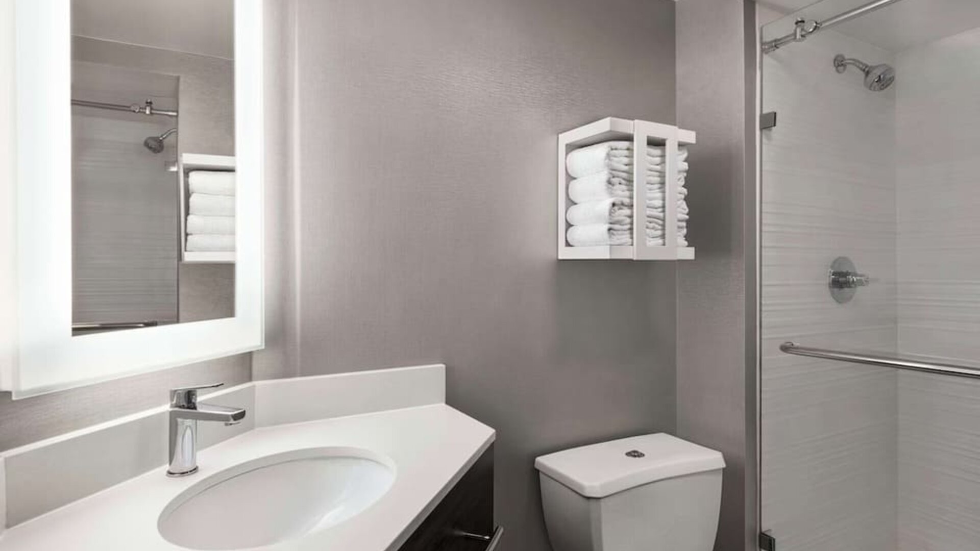 Guest bathroom with shower at Hampton Inn Chicago O`Hare.