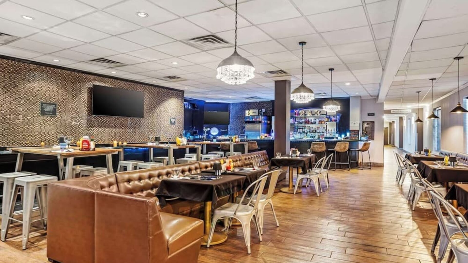 Dining area perfect for coworking at Best Western Plus Newark Airport West.