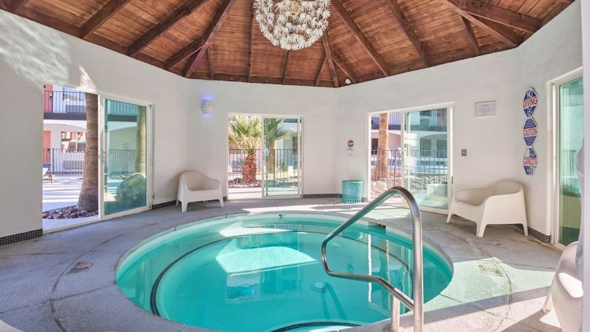 Indoor spa tub at Aqua Soleil Hotel & Mineral Water Spa.