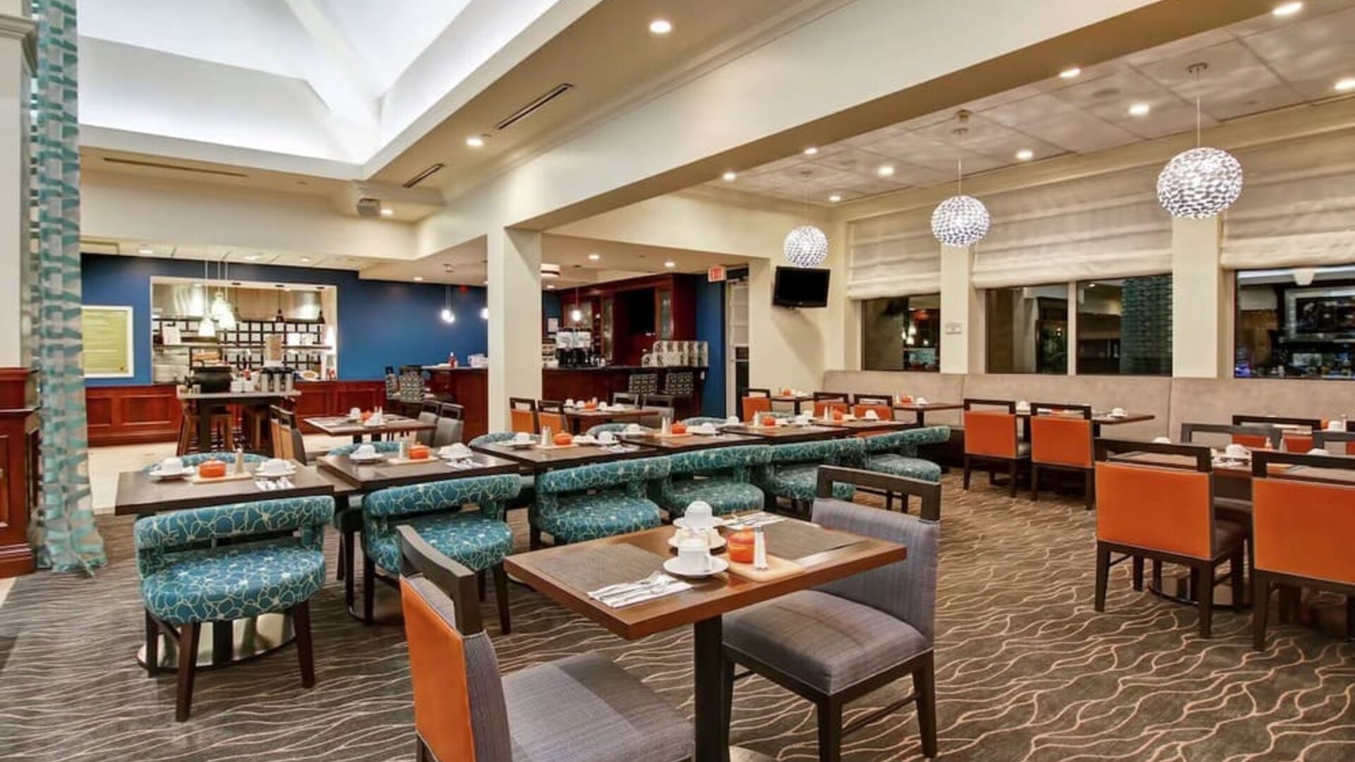 Dining area at Hilton Garden Inn Toronto/Burlington.