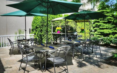 Hotel patio and BBQ area at Hilton Garden Inn Toronto/Burlington.