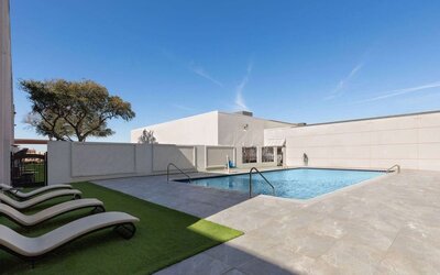 Outdoor pool at Wyndham DFW Airport.