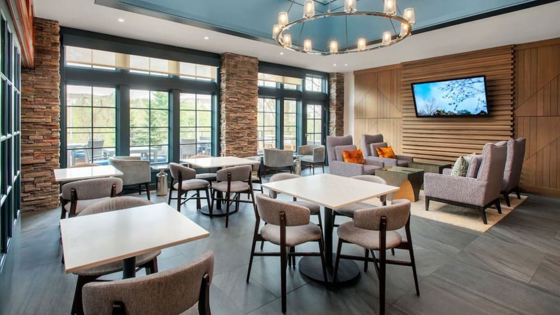 Hotel dining room at Boston Marriott Burlington.